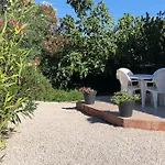 Neptune Jardin Garage Vila Montady