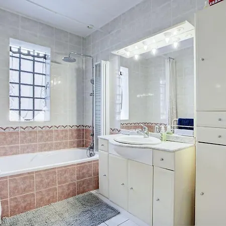 Neptune Jardin Garage Villa Montady