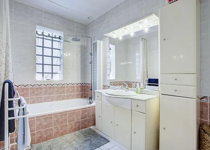 Neptune Jardin Garage Villa Montady
